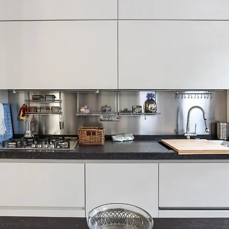 Apartment Plum Guide - Windswept *