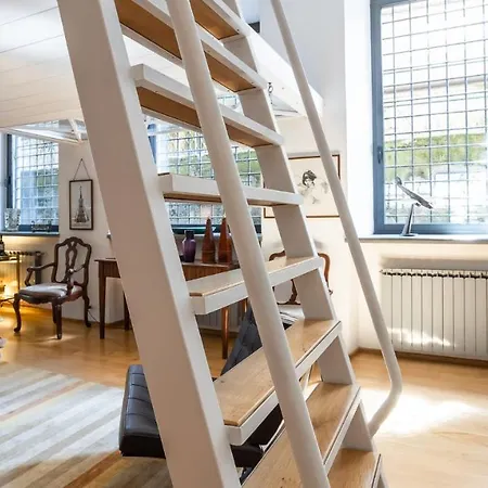 Plum Guide - Windswept Apartment Rom